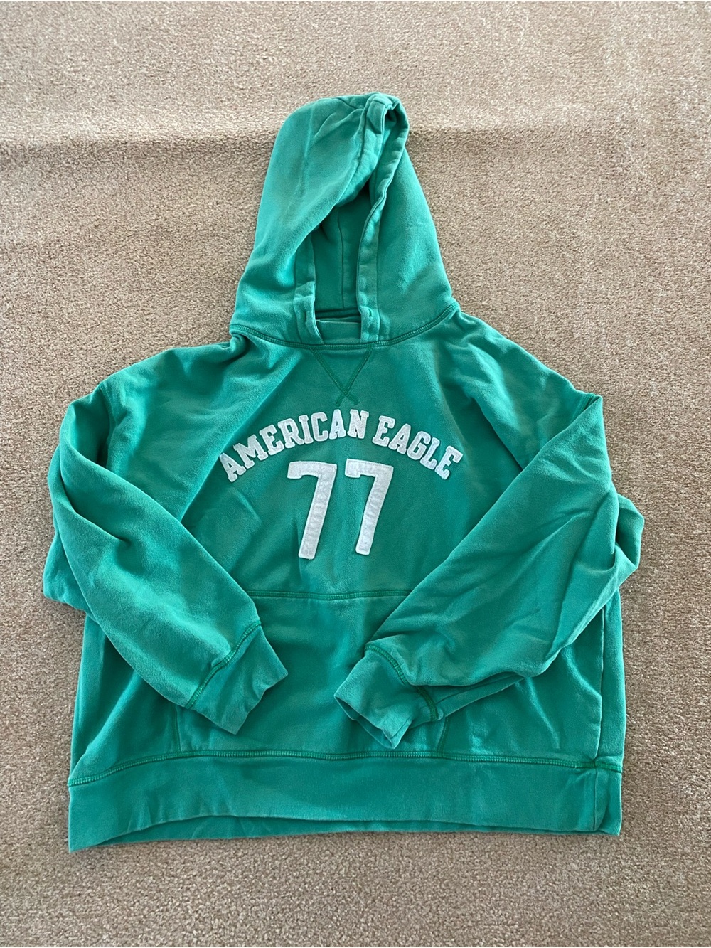 2000s American Eagle Outfitters Green Hoodie Sweatshirt with '77' Graphic Size M